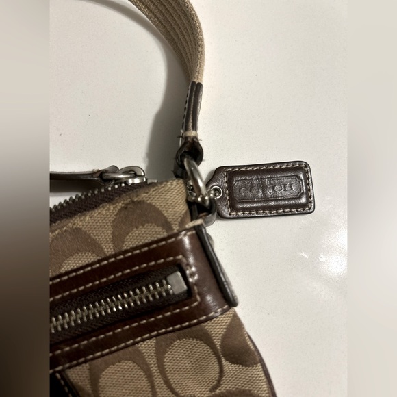 EUC! COACH • Signature Jacquard Shoulder Bag • Crossbody 42190 - Picture 3 of 4